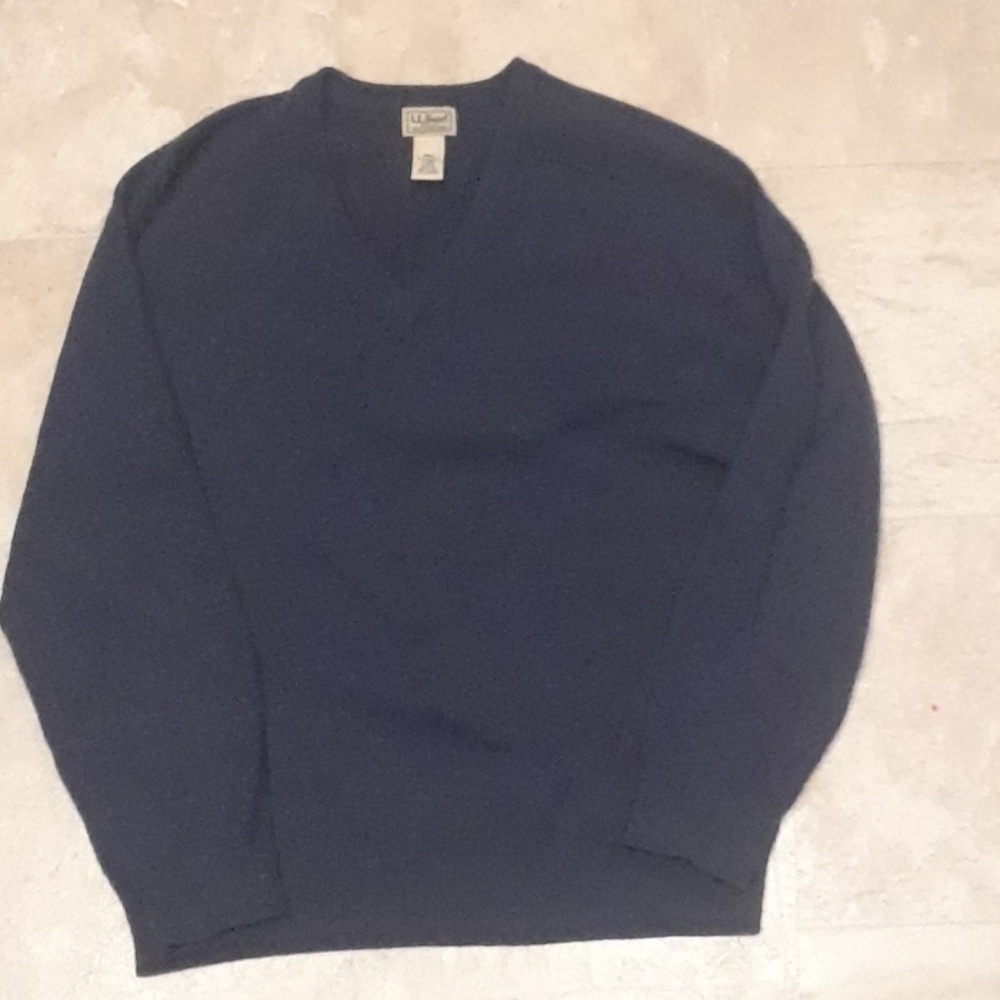 Mens size L LL Bean V neck lambswool sweater